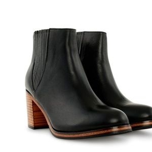 Wolverine 1,000 mile arc ankle bootie